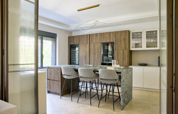 La nueva elegancia es verde: una cocina en el corazón de Madrid